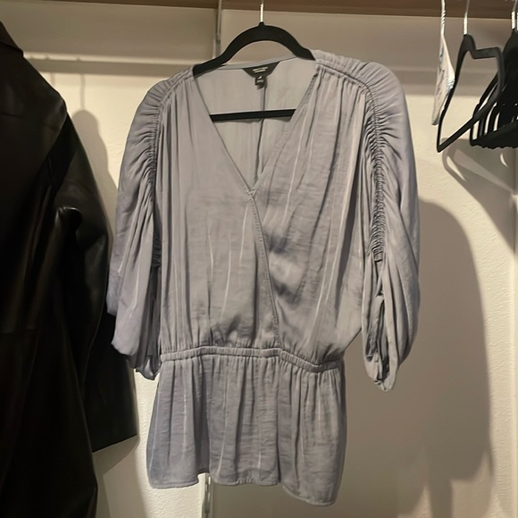 Simply Vera Wang blue satin like blouse - Picture 1 of 4